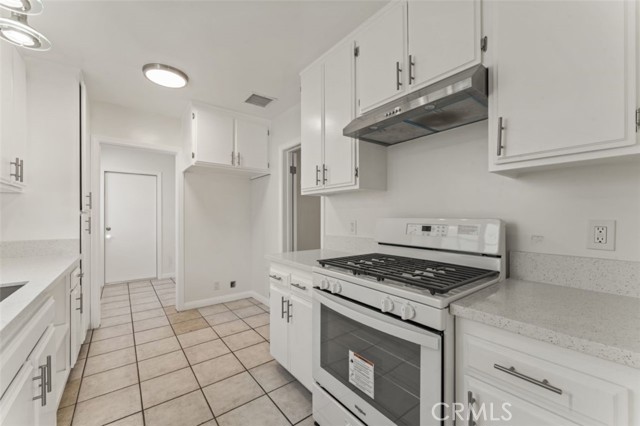 Detail Gallery Image 7 of 32 For 14722 Strathern, Panorama City,  CA 91402 - 5 Beds | 3 Baths