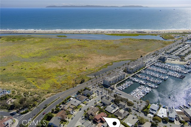 Detail Gallery Image 3 of 19 For 17179 Roundhill St, Huntington Beach,  CA 92649 - 4 Beds | 2/1 Baths