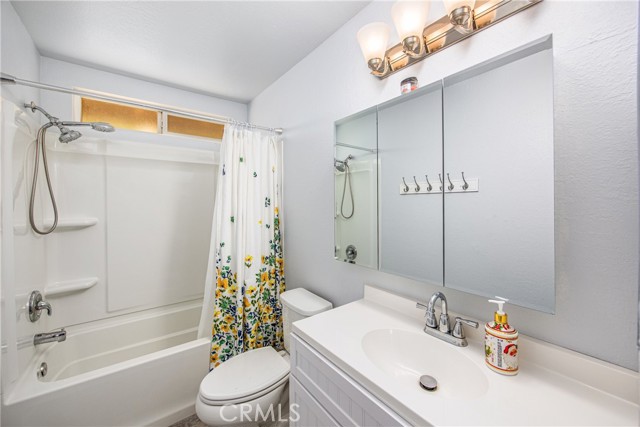 22818 Sitting Bull Road, Apple Valley CA: https://media.crmls.org/medias/f7751cae-2999-49b0-8a7e-6ee68f075911.jpg