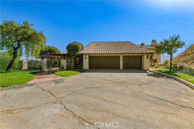 Detail Gallery Image 2 of 38 For 652 Robin Glen Dr, Glendale,  CA 91202 - 4 Beds | 5 Baths