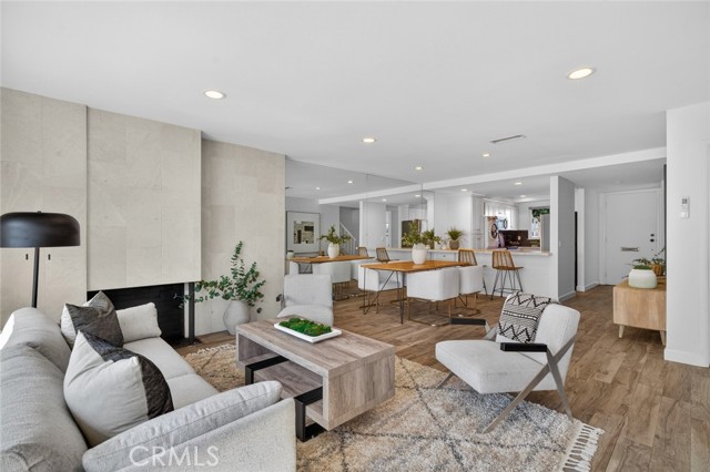 Detail Gallery Image 7 of 33 For 1074 Buckingham, Newport Beach,  CA 92660 - 2 Beds | 2/1 Baths