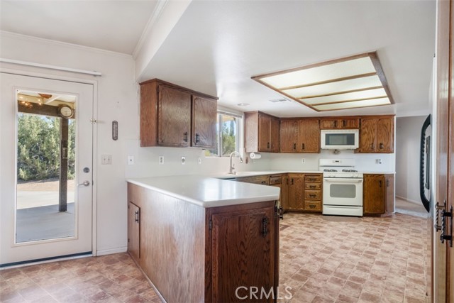 Detail Gallery Image 13 of 37 For 58697 Santa Barbara Dr, Yucca Valley,  CA 92284 - 3 Beds | 2 Baths