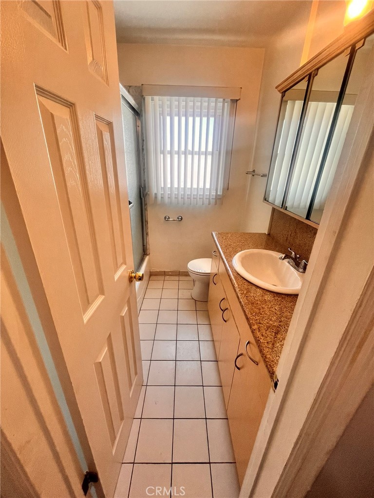 https://media.crmls.org/medias/f775b63b-a1e7-4153-a000-e28dbc0ceaca.jpg?preset=X-Large