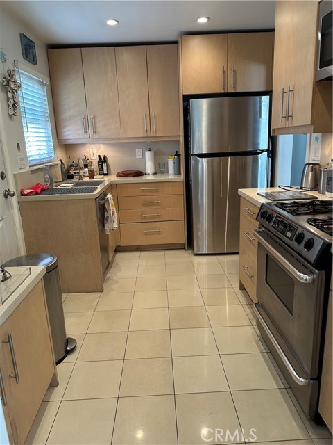 228 4th Street, Seal Beach CA: https://media.crmls.org/medias/f7761851-4cae-48dd-b605-0bd315acd717.jpg