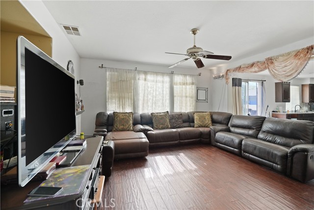 Detail Gallery Image 28 of 51 For 28385 Crispin, Moreno Valley,  CA 92555 - 6 Beds | 3/1 Baths