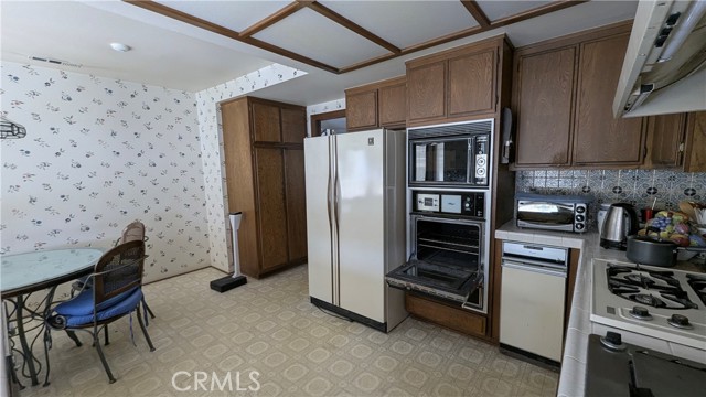 Detail Gallery Image 4 of 22 For 100 S Lucia Ave #1,  Redondo Beach,  CA 90277 - 3 Beds | 3 Baths