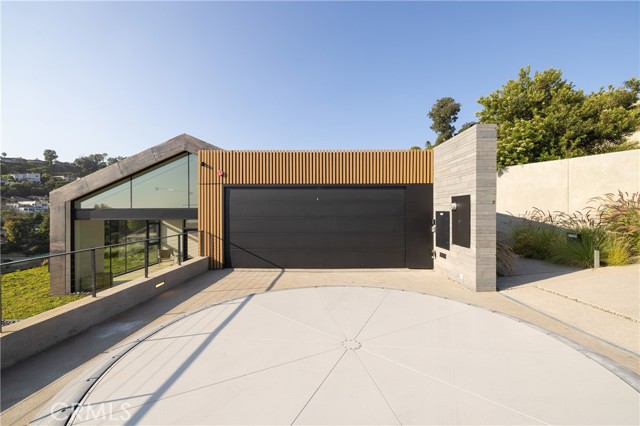 1000 Oriole Drive, Laguna Beach CA: https://media.crmls.org/medias/f7769f1a-76ea-4ed6-a6ec-9245bbdec44c.jpg