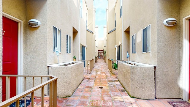 Detail Gallery Image 17 of 18 For 4139 Cahuenga Bld #106,  Toluca Lake,  CA 91602 - 1 Beds | 1/1 Baths