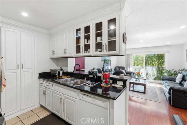 Detail Gallery Image 3 of 19 For 4727 W 147th, Lawndale,  CA 90260 - 2 Beds | 2 Baths