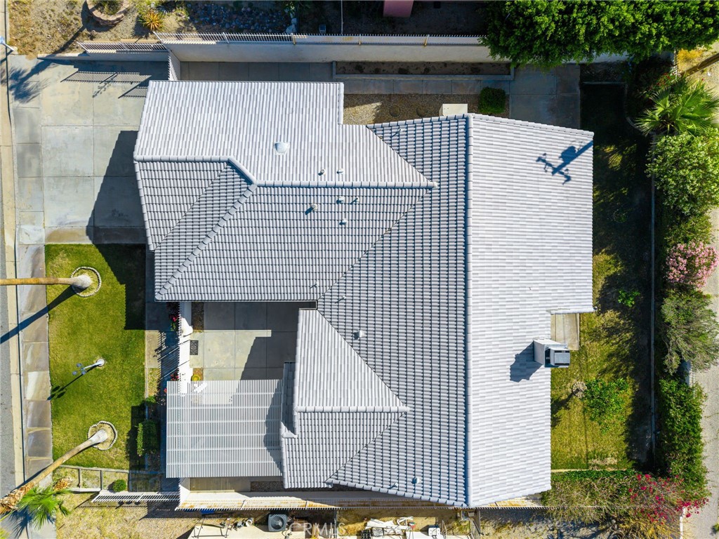 https://media.crmls.org/medias/f777379c-a845-4553-8bc0-74e71b2ec24b.jpg?preset=X-Large
