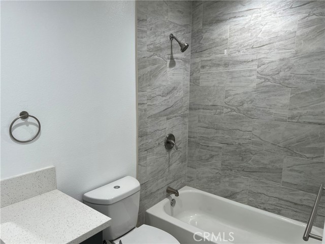 Detail Gallery Image 5 of 9 For 1467 Orange Ave, Long Beach,  CA 90813 - 1 Beds | 1 Baths