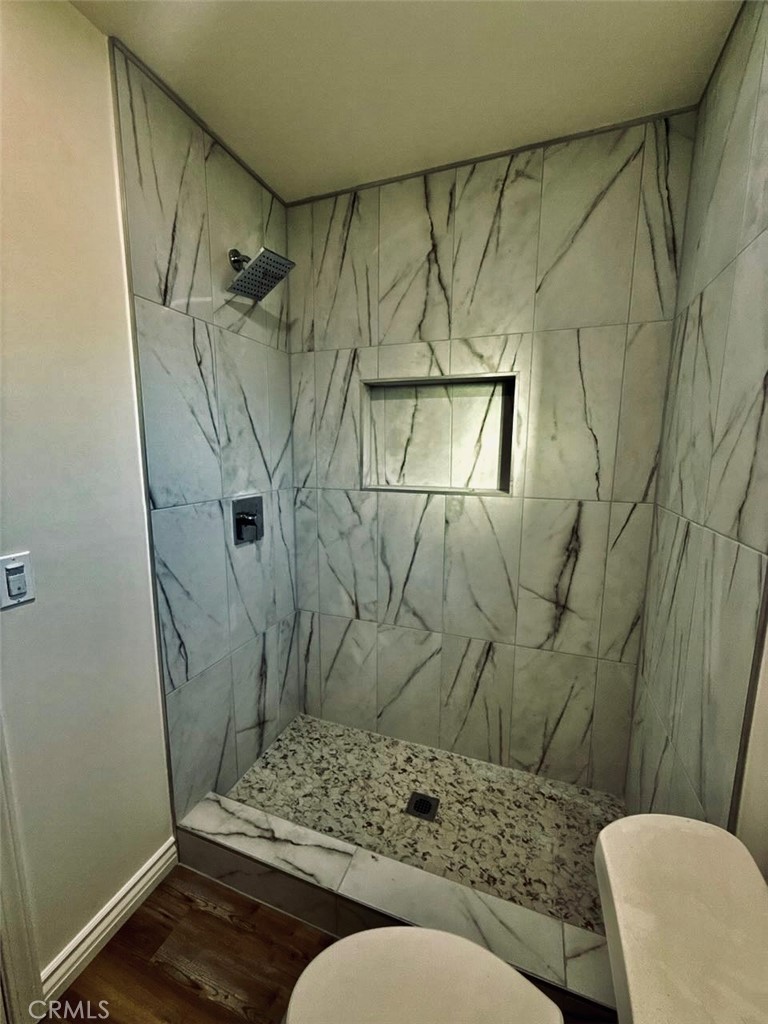 https://media.crmls.org/medias/f777961d-3c15-4b2e-862b-8283f85750ac.jpg?preset=X-Large