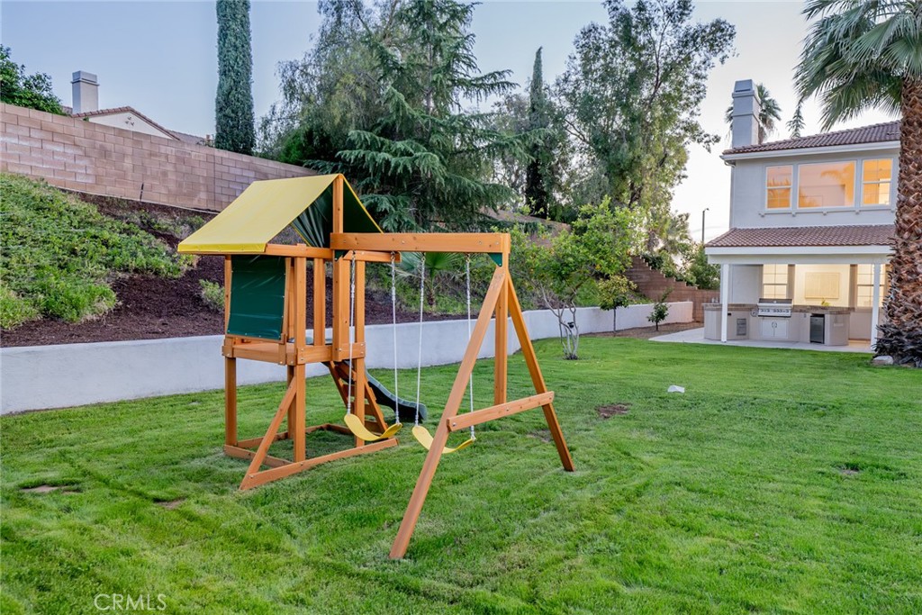 https://media.crmls.org/medias/f7789fa3-eb87-41ed-8d43-c8944eda6de5.jpg?preset=X-Large