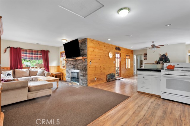 39995 Hillcrest Drive, Big Bear Lake, California 92315, 3 Bedrooms Bedrooms, ,2 BathroomsBathrooms,Residential,For Sale,39995 Hillcrest Drive,CRHD24013207