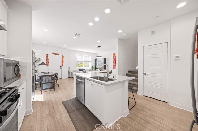 Detail Gallery Image 10 of 35 For 4056 E Peony Paseo #16,  Ontario,  CA 91761 - 3 Beds | 2/1 Baths