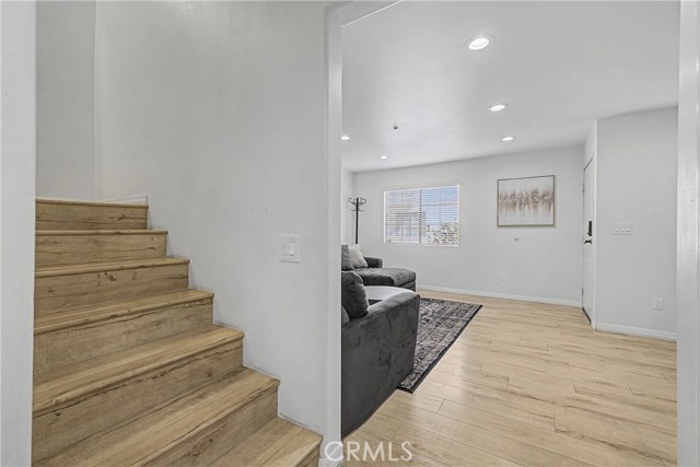 Detail Gallery Image 8 of 29 For 10894 Olinda St #109,  Sun Valley,  CA 91352 - 3 Beds | 3 Baths