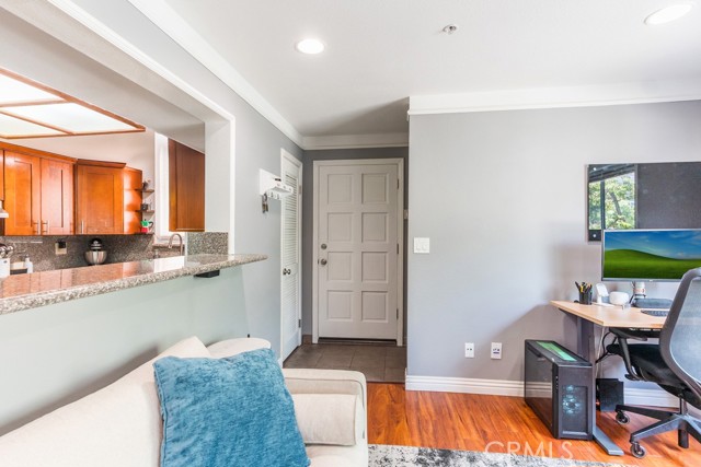 110 W Maple Street, Glendale CA: https://media.crmls.org/medias/f77abccb-be9c-4998-9b0a-fea435a0e23d.jpg