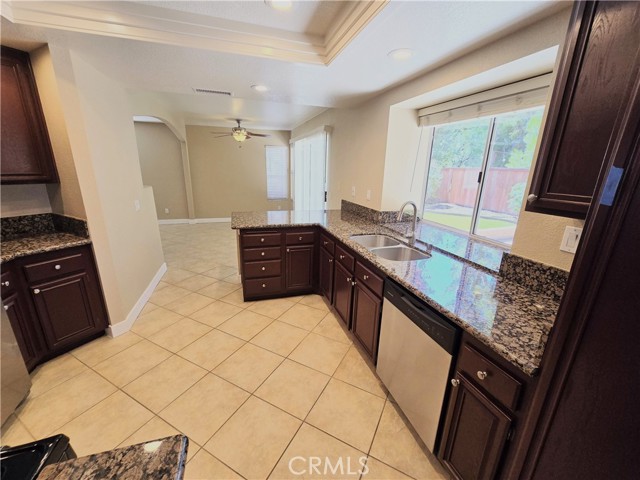 25187 Corte Sombrero, Murrieta CA: https://media.crmls.org/medias/f77c049b-5589-4d0f-af7b-54cea09a7e34.jpg