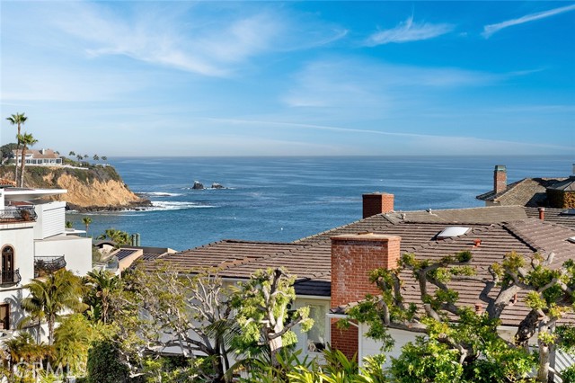 Detail Gallery Image 3 of 46 For 121 Emerald Bay, Laguna Beach,  CA 92651 - 5 Beds | 4/1 Baths