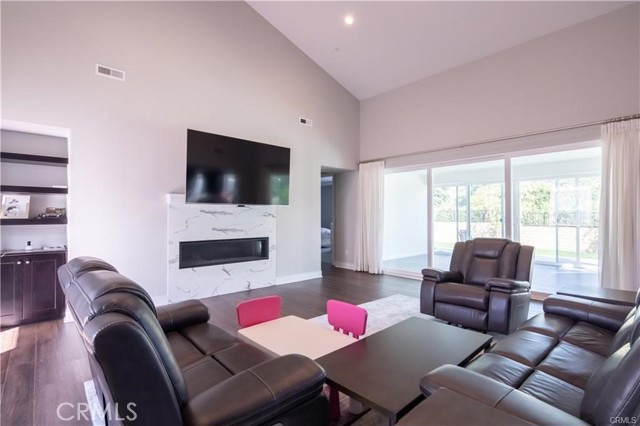 Detail Gallery Image 16 of 28 For 3827 Laurita Ave, Pasadena,  CA 91107 - 5 Beds | 5 Baths