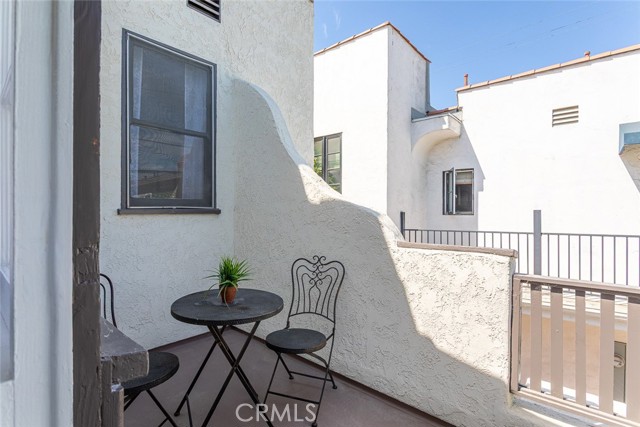 130 Claremont Avenue, Long Beach CA: https://media.crmls.org/medias/f77c8fd3-7f9c-4509-9cf2-fc4b0e594376.jpg