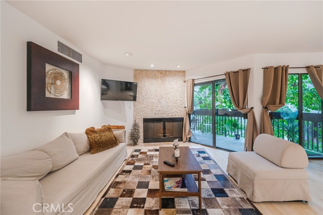 Detail Gallery Image 3 of 24 For 950 N Kings Rd #245,  West Hollywood,  CA 90069 - 1 Beds | 1 Baths