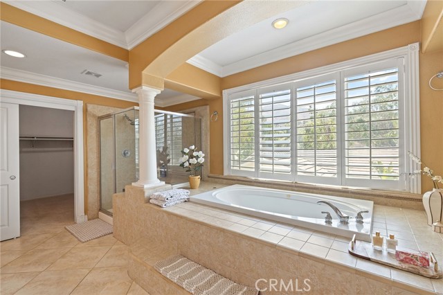 2394 Old Heritage Road, Riverside CA: https://media.crmls.org/medias/f77eb9cf-7b07-4ac8-b44d-72186810bf22.jpg