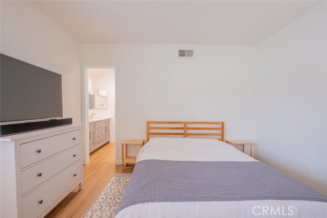 Detail Gallery Image 21 of 32 For 23100 Mulholland Dr, Woodland Hills,  CA 91364 - 4 Beds | 2 Baths