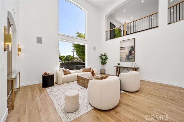 14257 Chandler Boulevard photo 15