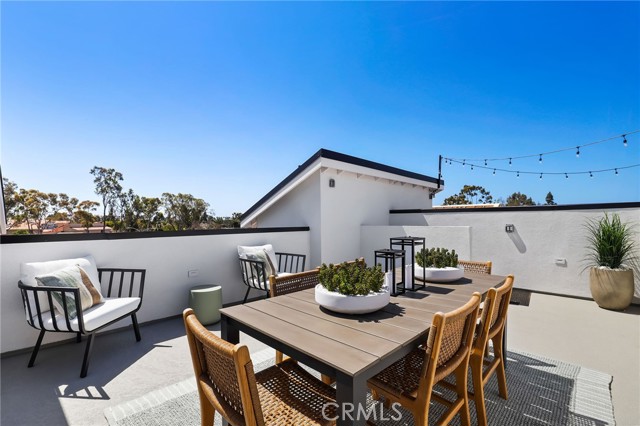 19071 Main Street, Huntington Beach CA: https://media.crmls.org/medias/f781b4c6-655b-4acd-92db-fa8e94b877bb.jpg