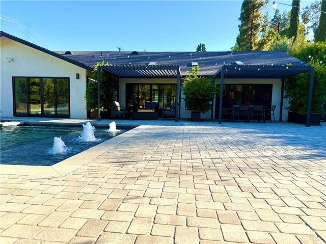 20301 Reaza Place, Woodland Hills CA: https://media.crmls.org/medias/f781c9b9-a781-4eb3-b1ca-98d7f335f32f.jpg