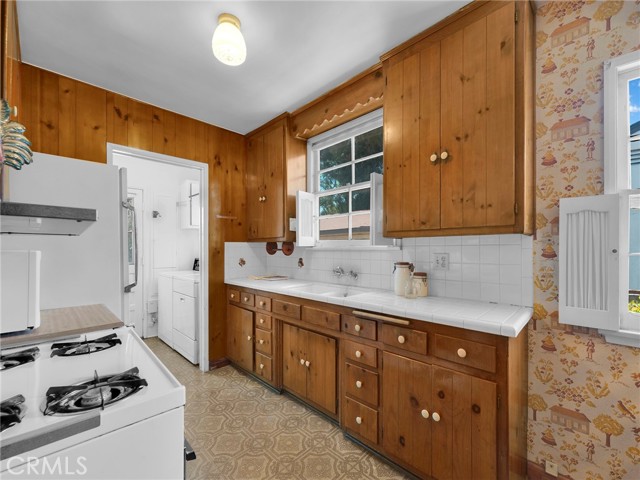Detail Gallery Image 12 of 32 For 9952 Noble Ave, –,  CA 91345 - 4 Beds | 2 Baths