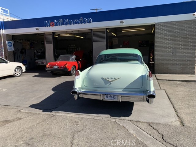 6301 Santa Monica Blvd, Hollywood CA: https://media.crmls.org/medias/f7829d66-1c88-4145-942f-05f1c7307354.jpg