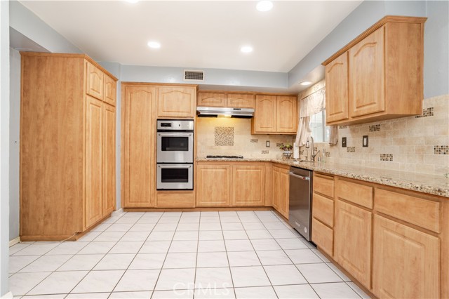 Image 9 of 40 For 28083 Langside Avenue
