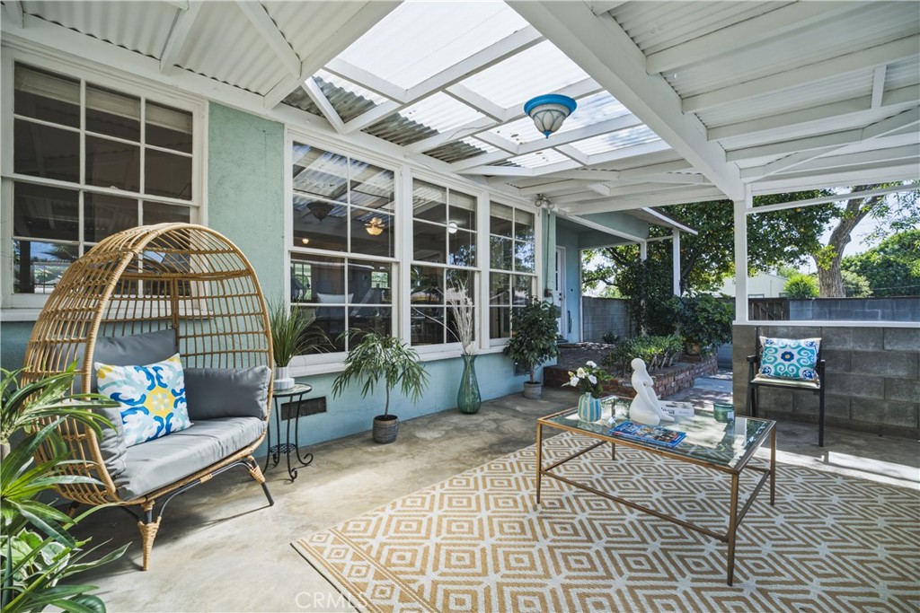 https://media.crmls.org/medias/f783bcdb-0533-4258-9078-d407512406fd.jpg?preset=X-Large