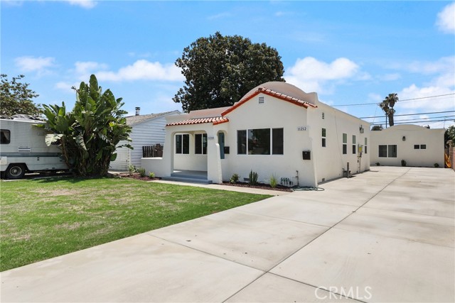 11210 Oak Street, El Monte CA: https://media.crmls.org/medias/f783c894-4f19-465f-9d3a-7d4185d6773f.jpg