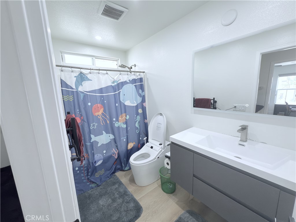 https://media.crmls.org/medias/f78405cb-7cf7-4257-94ab-3f24a19cd584.jpg?preset=X-Large