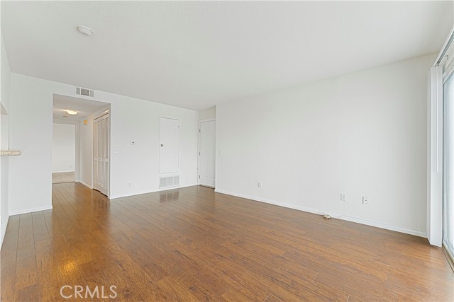 726 5th Street, Hermosa Beach CA: https://media.crmls.org/medias/f784d124-cfbd-4bca-a2d7-07057ddf9b53.jpg