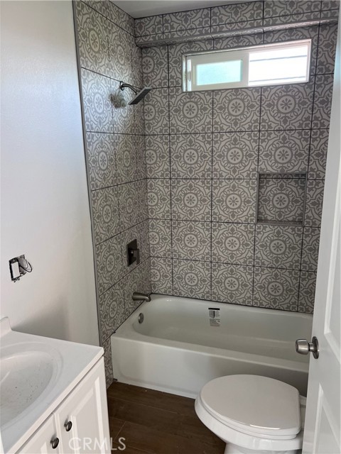 Detail Gallery Image 4 of 4 For 2458 a Chestnut Ave, Long Beach,  CA 90806 - 2 Beds | 1 Baths