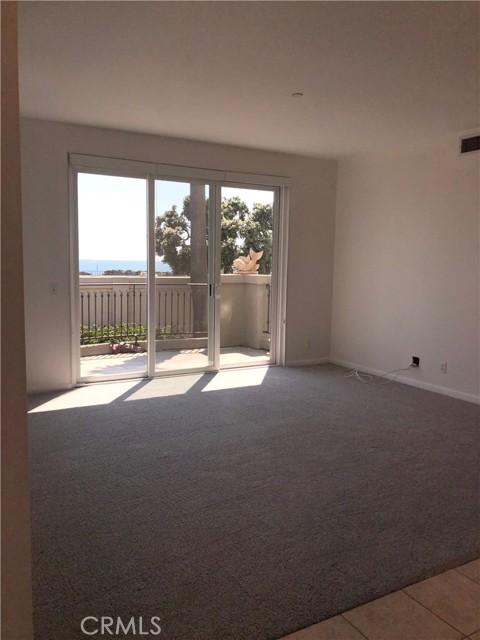 Detail Gallery Image 11 of 53 For 6267 Surfpoint Cir, Huntington Beach,  CA 92648 - 3 Beds | 2/1 Baths