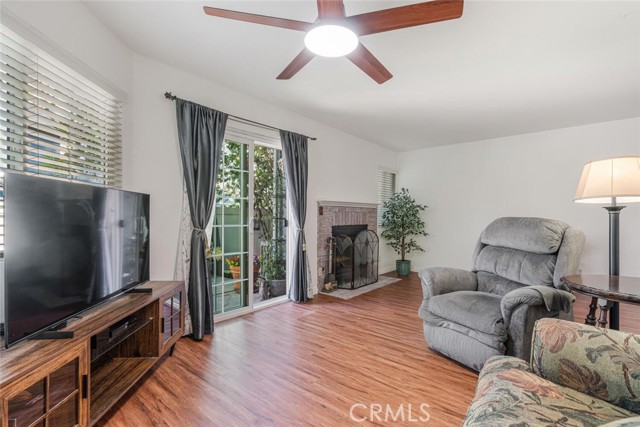 Detail Gallery Image 7 of 24 For 1878 Rory Ln #6,  Simi Valley,  CA 93063 - 2 Beds | 2/1 Baths