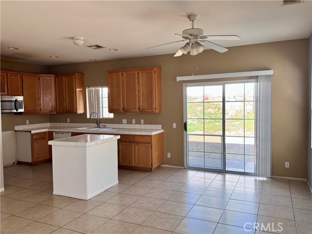 Detail Gallery Image 12 of 15 For 1621 Park Way, Lake Elsinore,  CA 92530 - 4 Beds | 2 Baths
