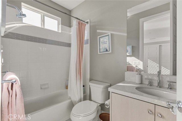 Detail Gallery Image 25 of 49 For 11937 Ancona Way, Porter Ranch,  CA 91326 - 6 Beds | 5/1 Baths