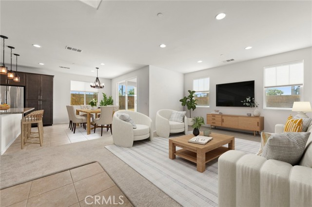 Detail Gallery Image 2 of 26 For 636 S Lakeshore Dr, Anaheim,  CA 92806 - 4 Beds | 2/1 Baths