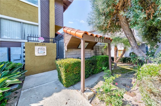 Detail Gallery Image 1 of 14 For 15205 S Budlong Ave #19,  Gardena,  CA 90247 - 2 Beds | 2/1 Baths