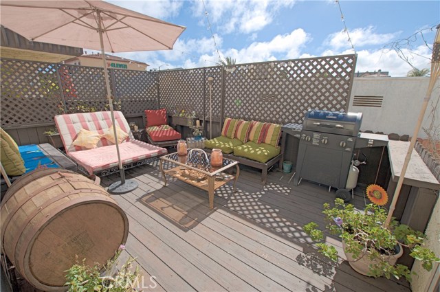 240 Broadway, Redondo Beach, California 90277, 3 Bedrooms Bedrooms, ,1 BathroomBathrooms,Residential,Sold,Broadway,SB17033928