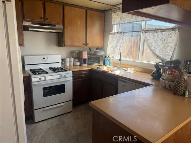 Detail Gallery Image 6 of 17 For 341 Acacia, La Habra,  CA 90631 - 2 Beds | 2 Baths