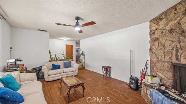 Detail Gallery Image 15 of 19 For 9130 Pinyon Ave, Fontana,  CA 92335 - 3 Beds | 2 Baths