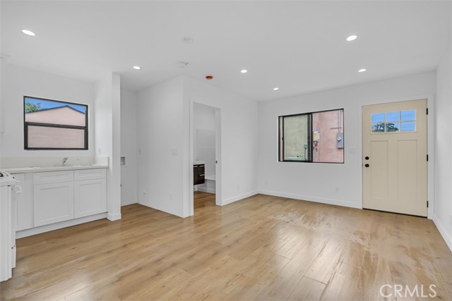 433 N Buena Vista Street, Burbank CA: https://media.crmls.org/medias/f78b7254-d6bf-40f5-b02b-3cfbf0129056.jpg