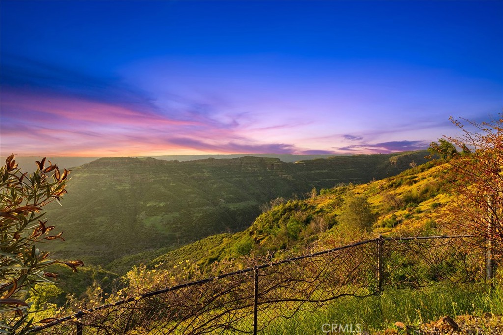 https://media.crmls.org/medias/f78b905c-9d23-4c26-b40e-243d942474eb.jpg?preset=X-Large